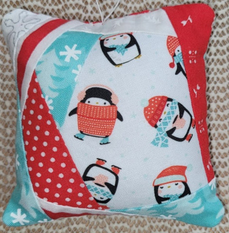 Xmas Ornament - Chilly Penguins