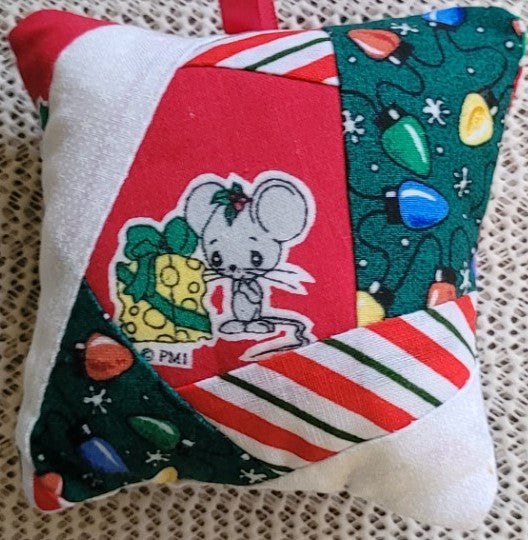 Xmas Ornament - Mouse in Santa's Workshop